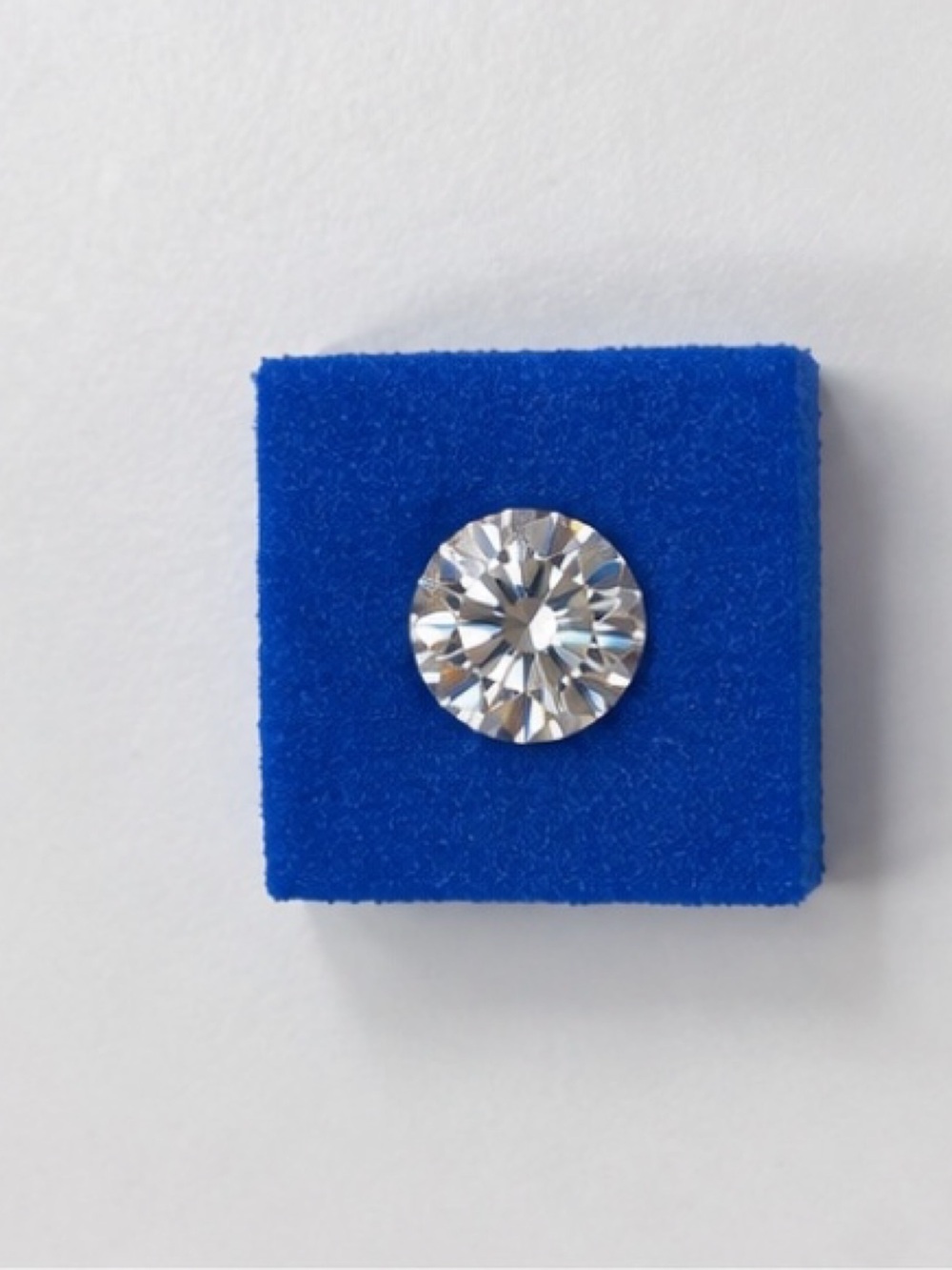 Brilliant Round-Cut lab grown Cvd diamond with certificate